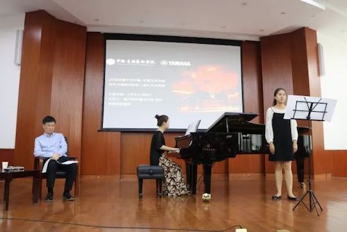 BG大游艺术家石叔诚与特邀艺术家顾平受邀于成都大学东盟艺术学院、音乐与舞蹈学院艺术实践周开展公开课