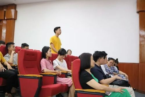 BG大游艺术家石叔诚与特邀艺术家顾平受邀于成都大学东盟艺术学院、音乐与舞蹈学院艺术实践周开展公开课