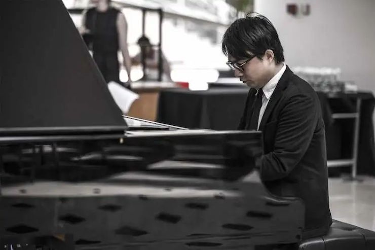 宋思衡的“宅抗疫” | 挑战主播、筹集口罩、闭关作曲，这位取消了20场演出的钢琴家原来这么忙！